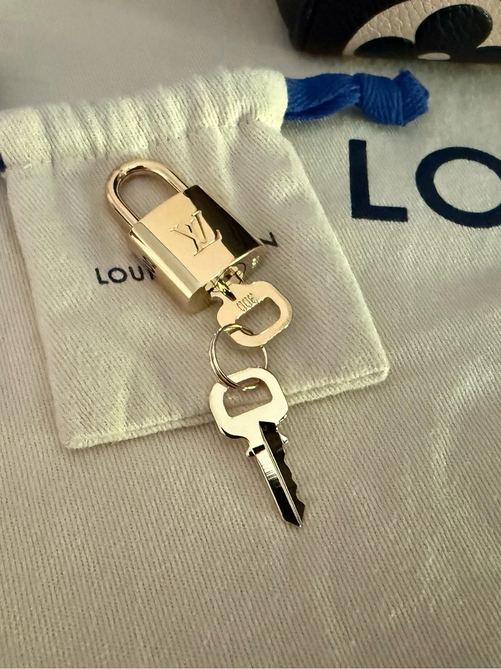 Louis Vuitton Black & Cream Monogram speedy bandouliere 25